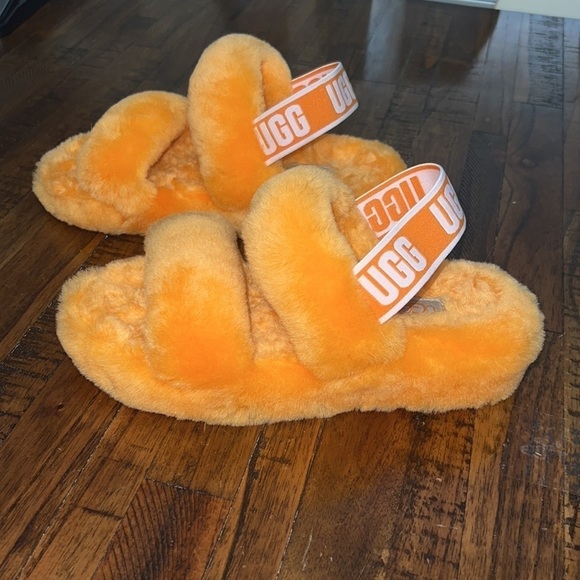 UGG Oh Yeah Sheepskin Slide Sandal
Slippers In California Poppy Size 6 US - Picture 9 of 14